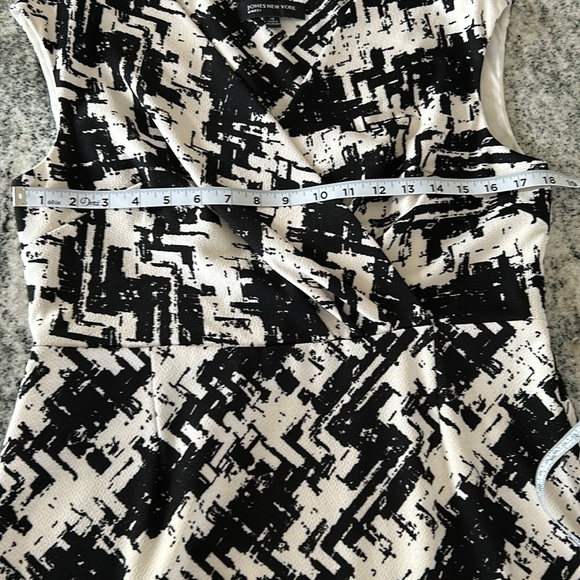 Jones New York Dress, size 12, black and white sleeveless, with side zipper - Picture 7 of 9